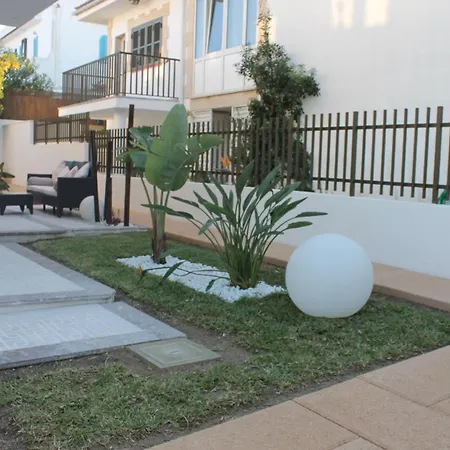 Noemi Near The 아파트 *