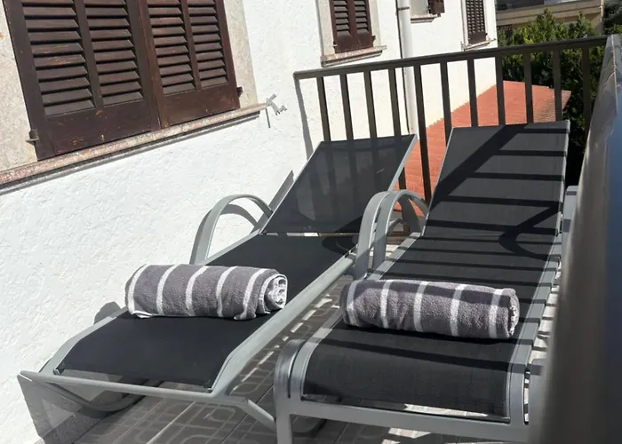 Noemi Near The 아파트 캔 피카폴트