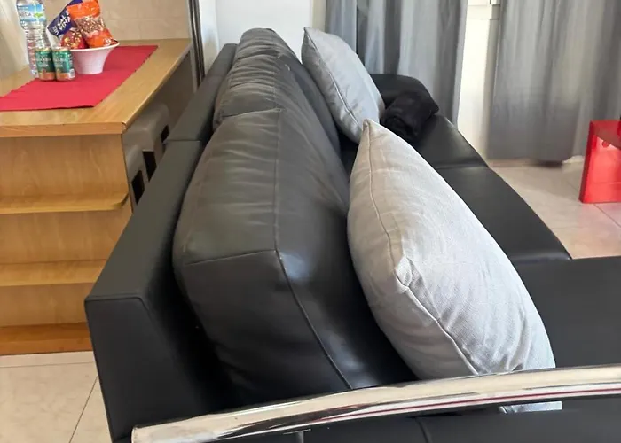 Noemi Near The 아파트 캔 피카폴트