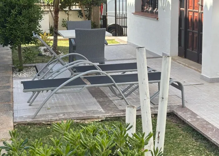 Noemi Near The 아파트 *