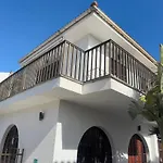 Noemi Near The Apartamento