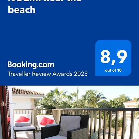 Noemi Near The アパート *