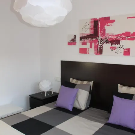 Noemi Near The アパート