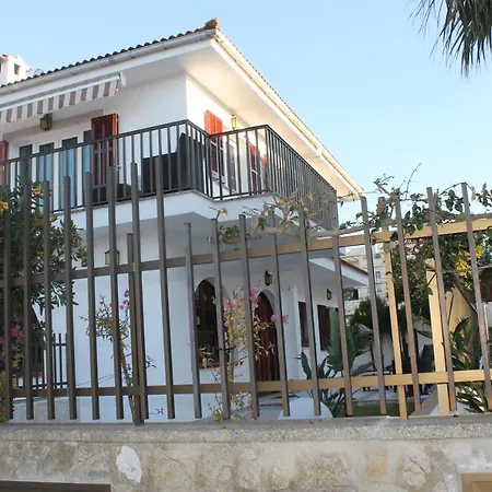 Διαμέρισμα Noemi Near The *