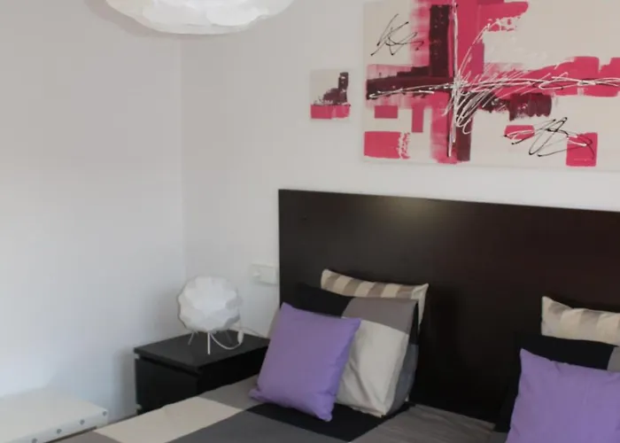 Noemi Near The Apartamento